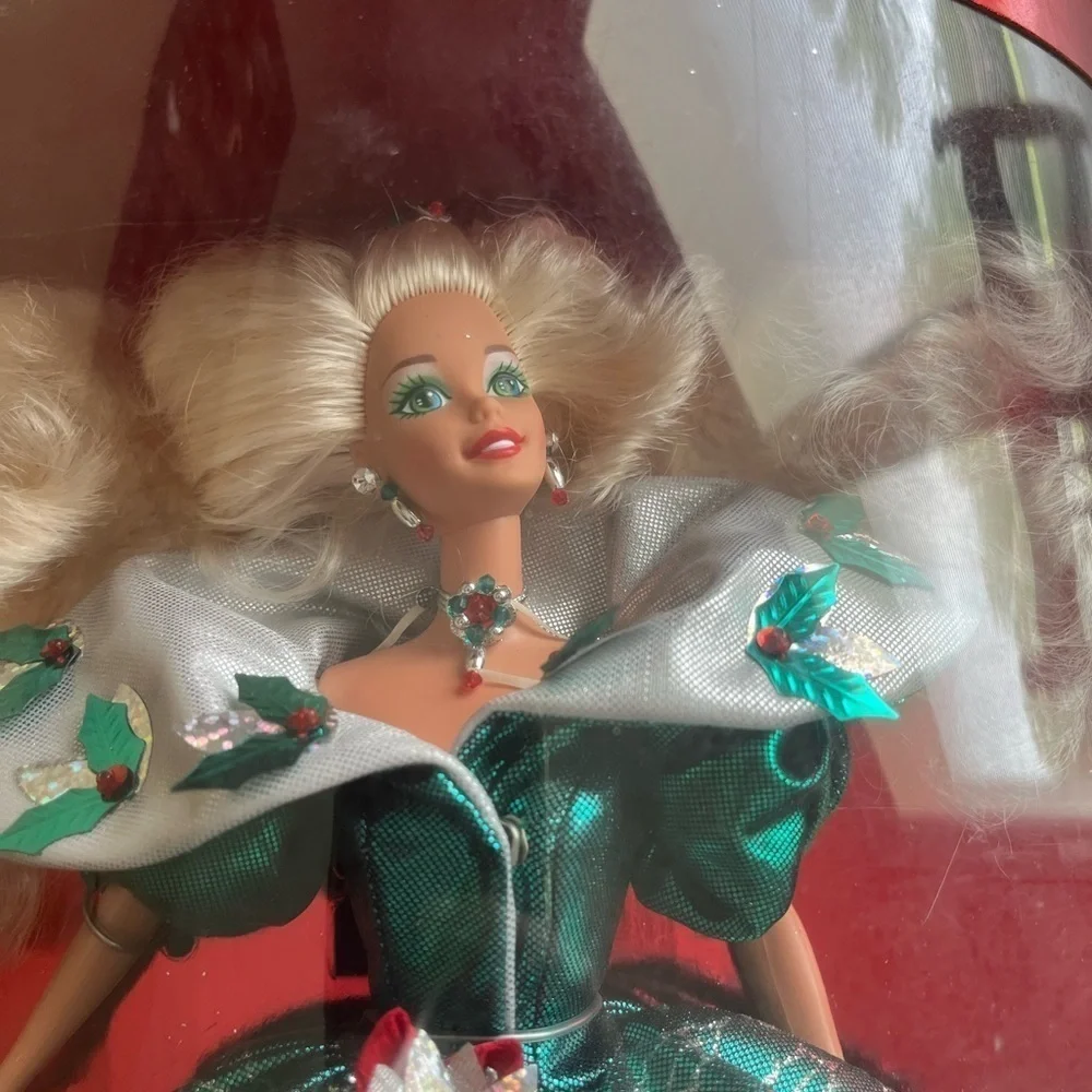 NIB Barbie Special Edition Holiday Doll 1995 Green Ballgown